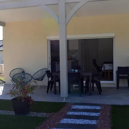 D&d Avec Piscine Privative Nyaraló