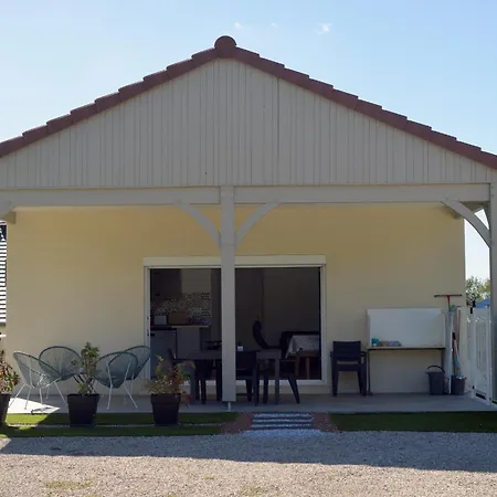 D&d Avec Piscine Privative Nyaraló Martel